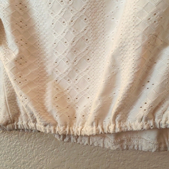 Luxology Cream Sleeveless Ruffled Knit Eyelet Top Size M - Picture 5 of 8